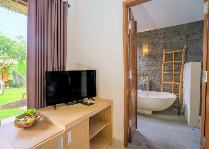 Three Gold Luxury Private