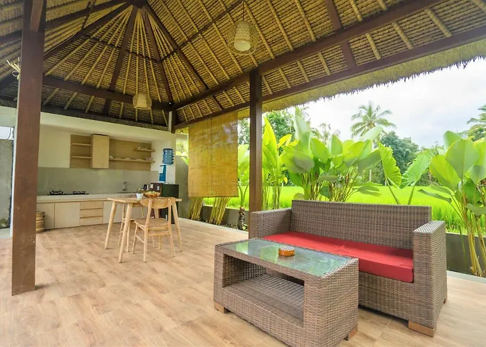 Three Gold Luxury Private *