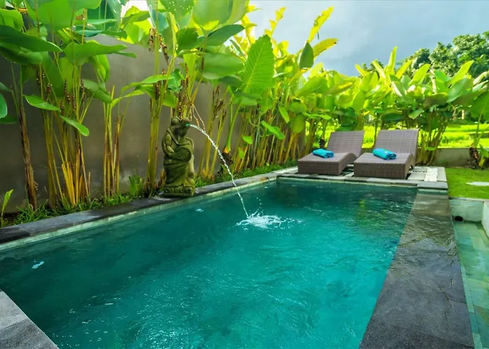 Three Gold Luxury Private